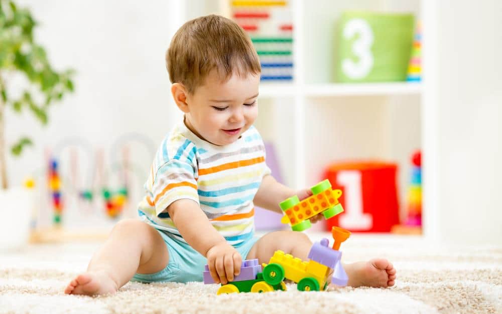 sırf başla beyaz  9-12 Aylık Bebeğinizle Hangi Oyunları Oynayabilirsiniz ? | Mutlu Bebekler